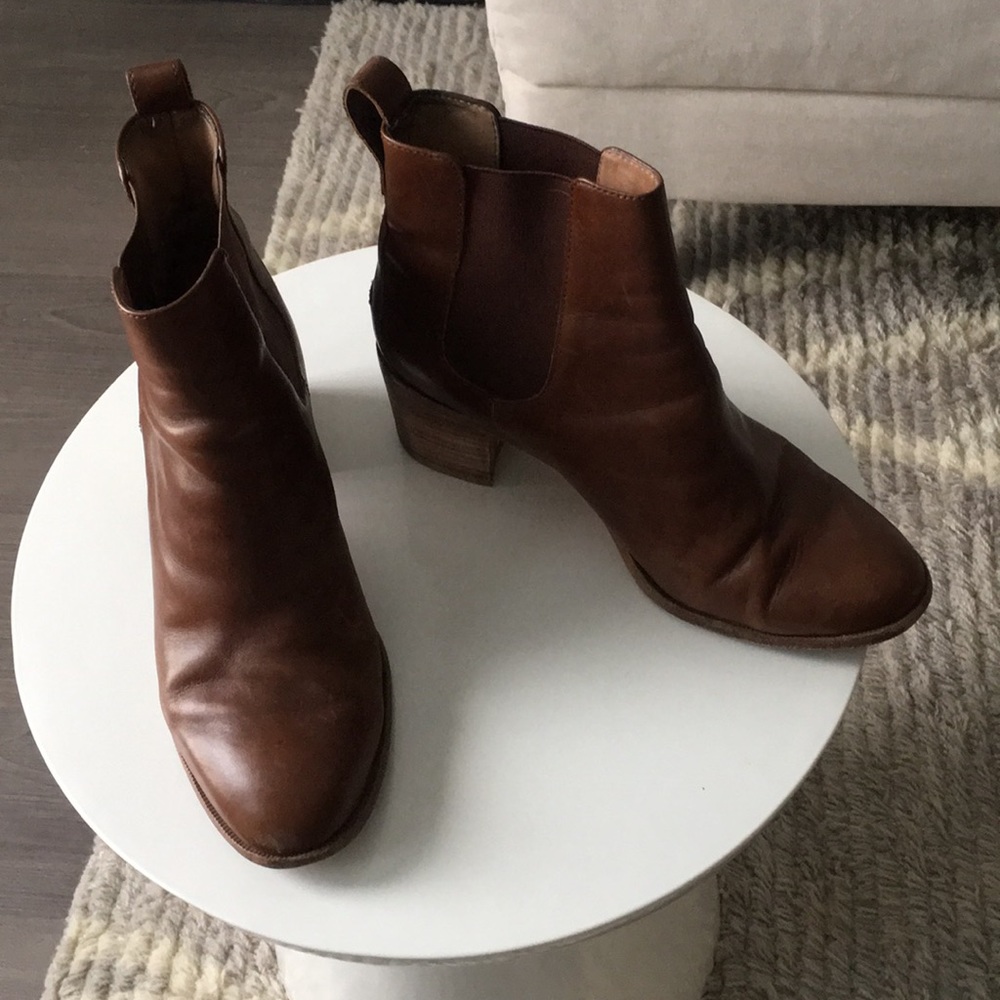 Madewell Chelsea Boot in Brown
